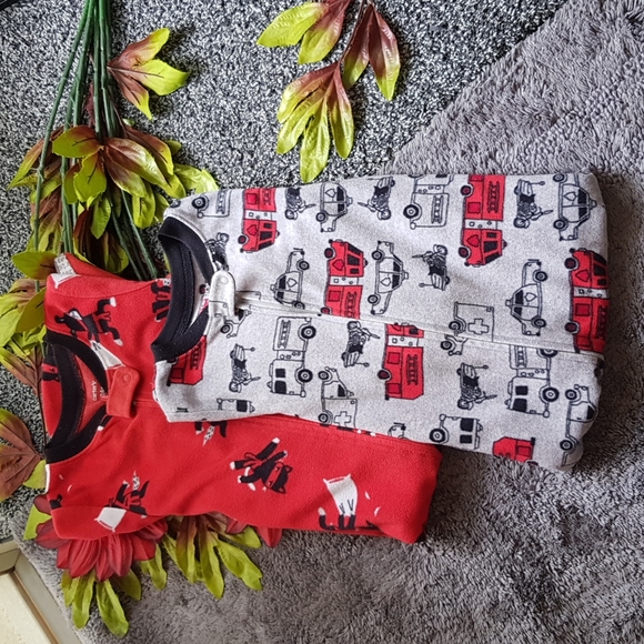 👶 carter's 2 piece fleece footie New condition